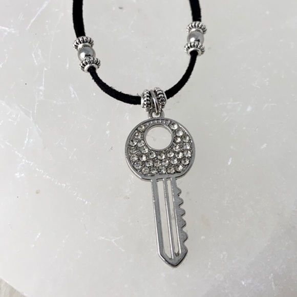 🔴❌ Sale ! key necklace with cz diamonds on black suede cord adjustable boho - Picture 7 of 11